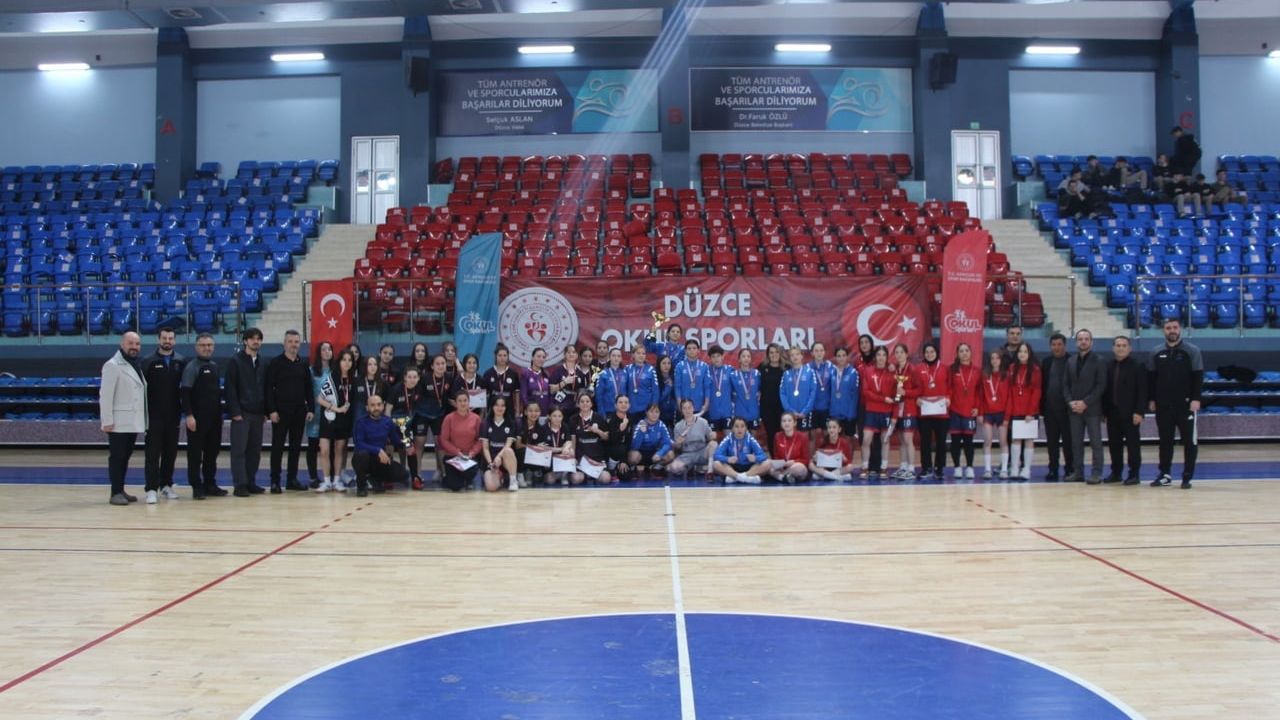 Düzce Spor Lisesi Genç Kızlar Futsal Şampiyonu