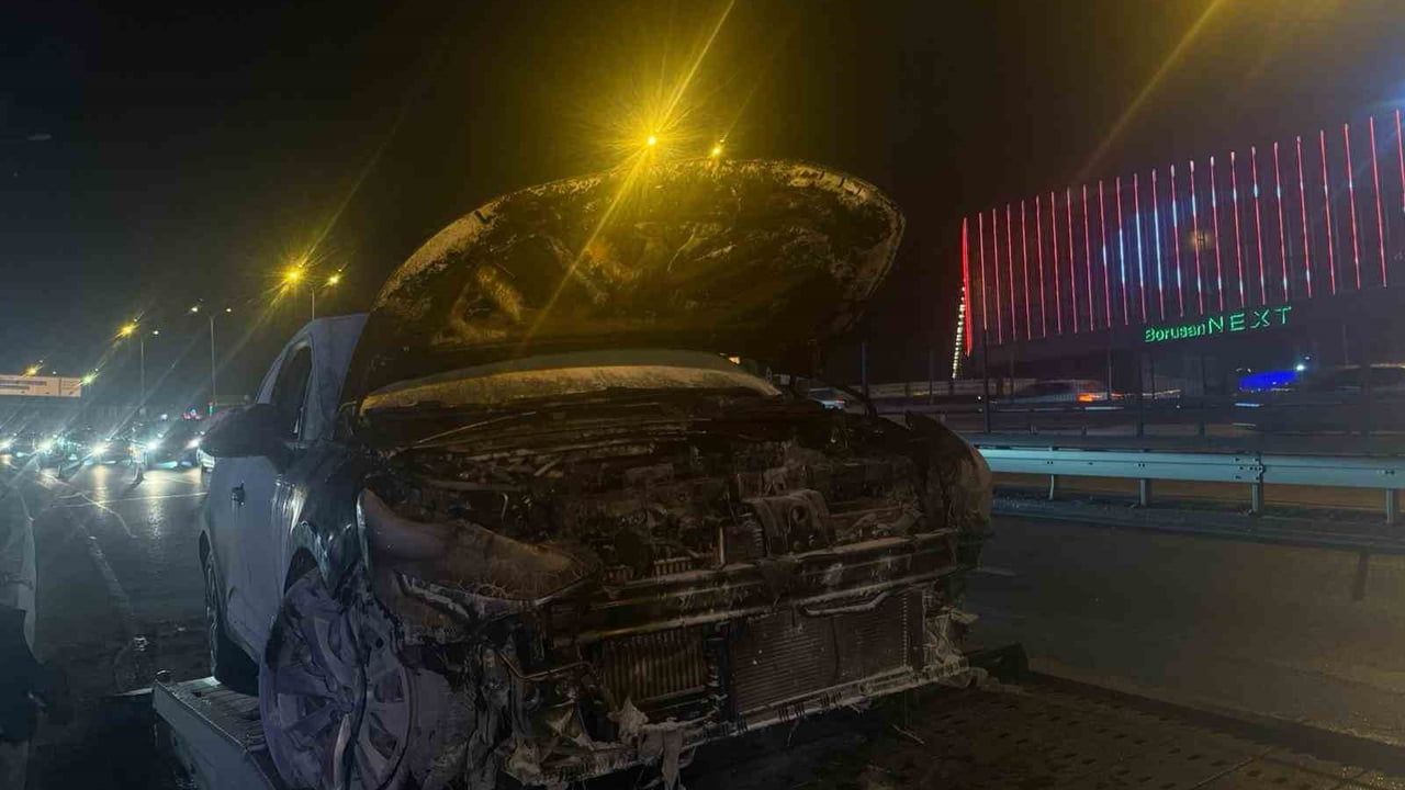 E5 Esenyurt'ta Araç Yangını