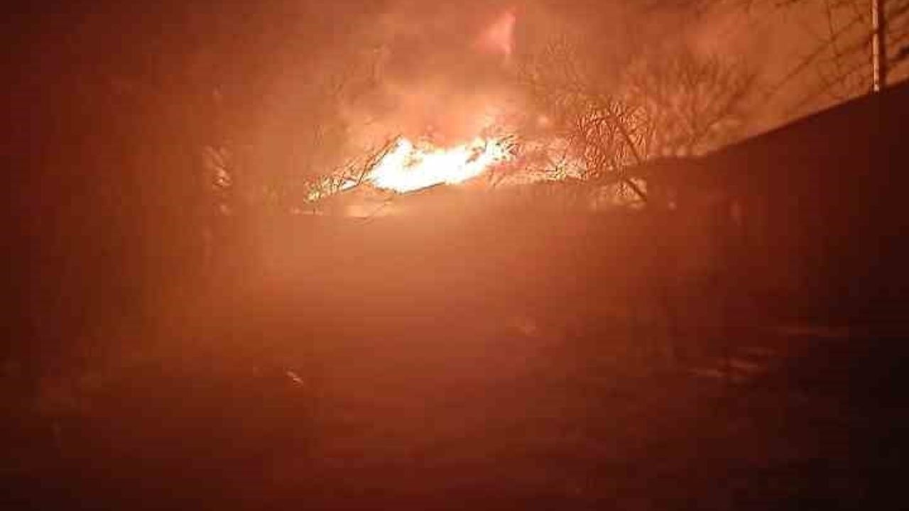 Edirne'de Bahçe Hortumuyla Yangına Müdahale