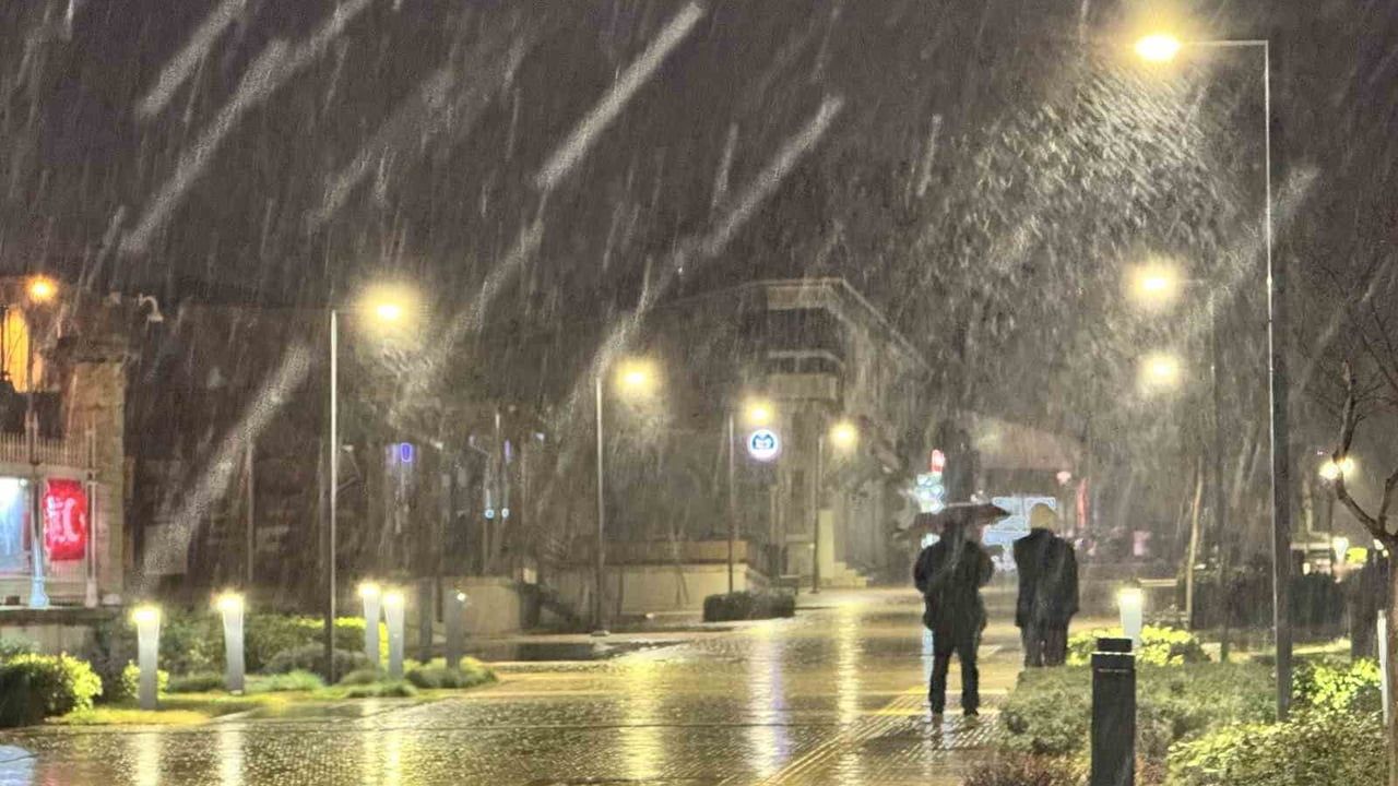 Edirne'de Etkili Kar Yağışı Görüntüleriyle Büyületti