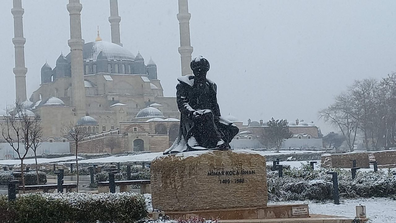 Edirne'de Kar Yağışı Devam Ediyor