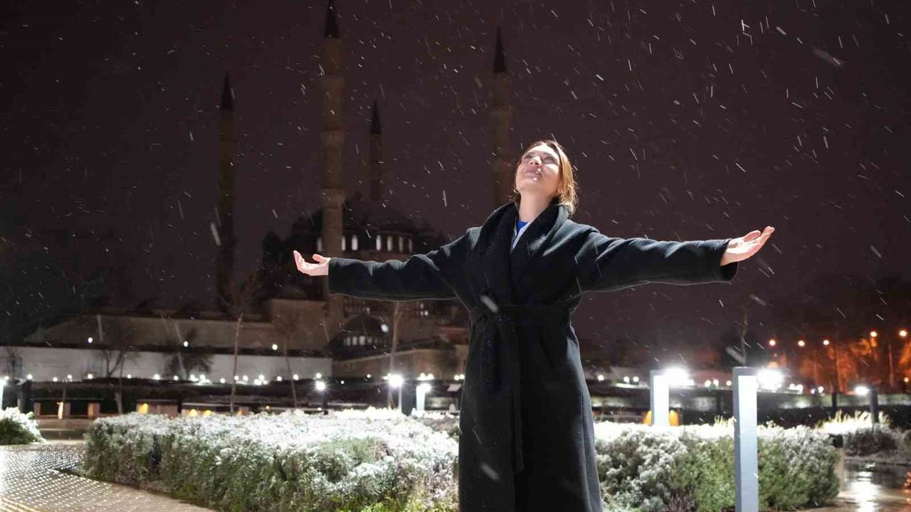 Edirne'de Kar Yağışı, Vatandaşları Sevindirdi