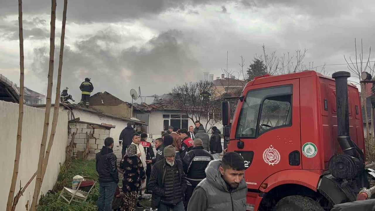 Edirne'de Müstakil Ev Yangını: Aile Üyeleri Kriz Geçirdi