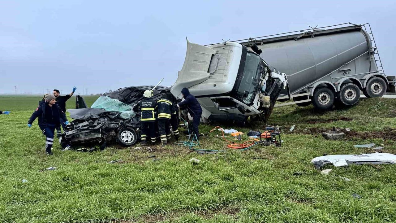 Edirne'de Tır Kazası: 70 Yaşındaki Sürücü Hayatını Kaybetti