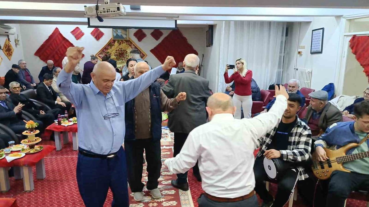 Edirne Huzurevinde Sıra Gecesi Coşkusu