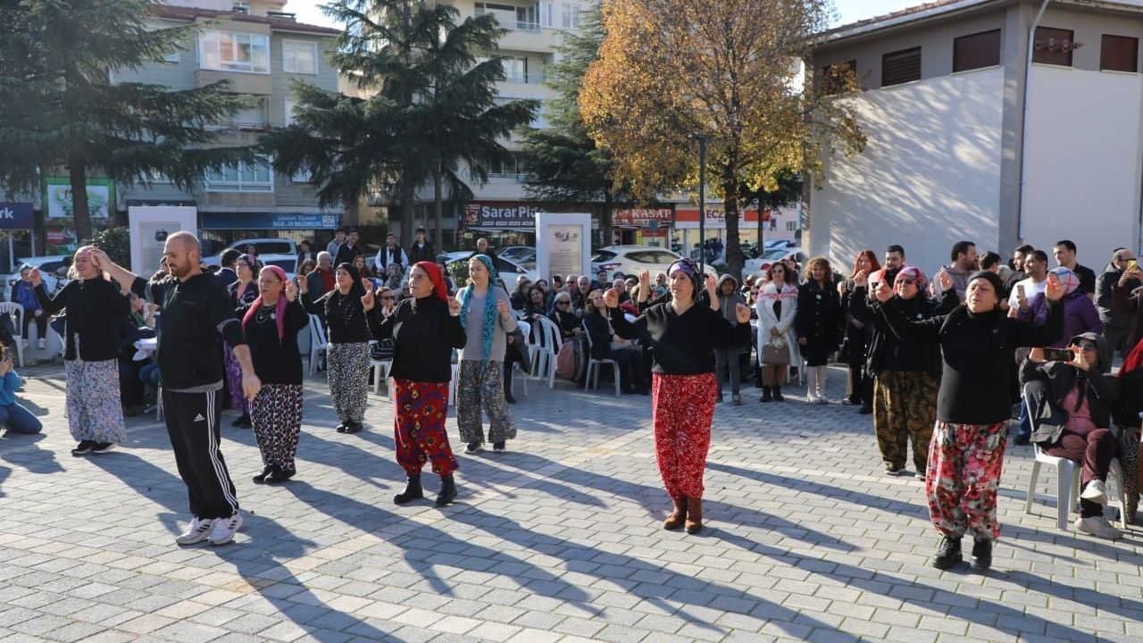 Edremit'te Coşku Dolu Geleneksel Zeytin Hasat Sonu Meci Şenliği
