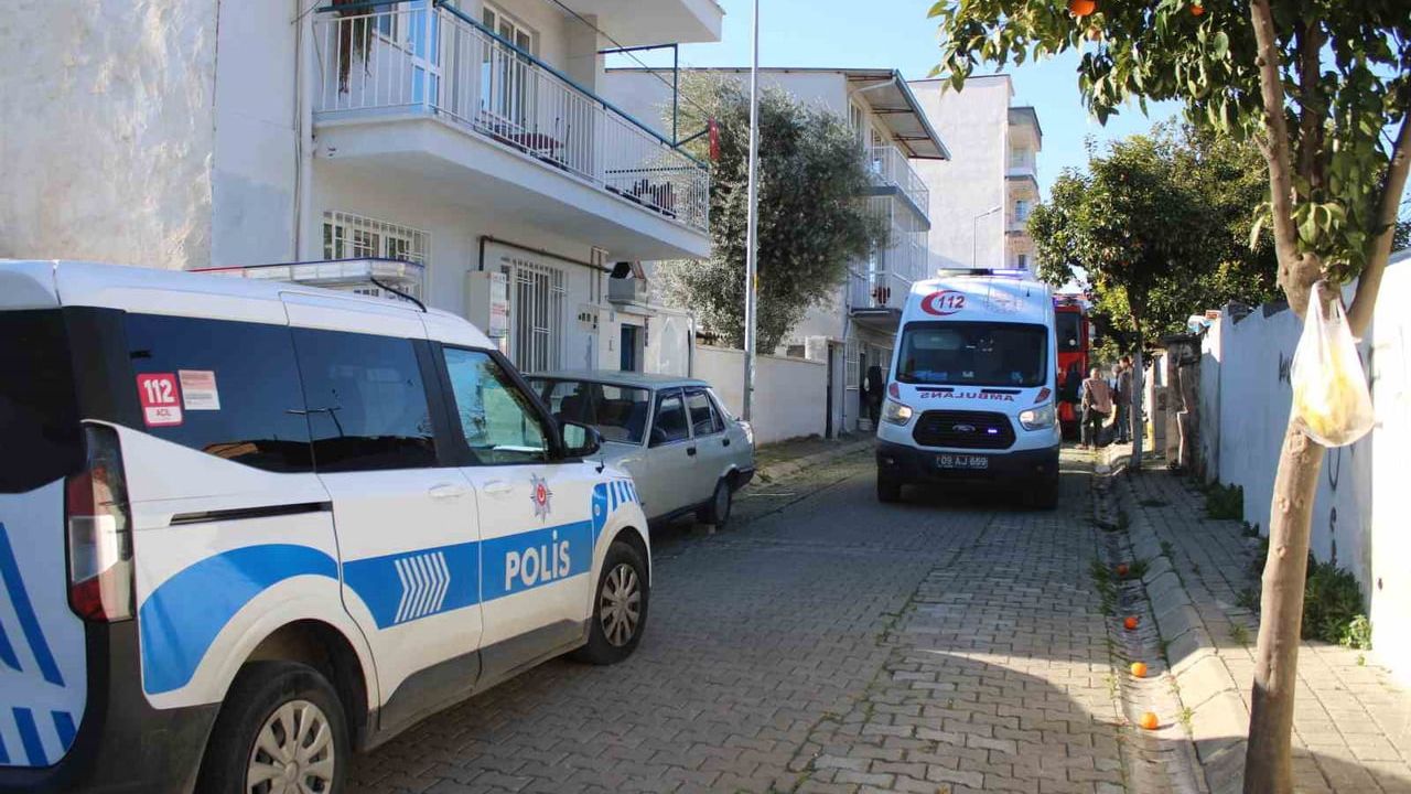 Efeler'de Komşulardan Haber Alamayan Yaşlı Adam Ekipler Tarafından Kurtarıldı