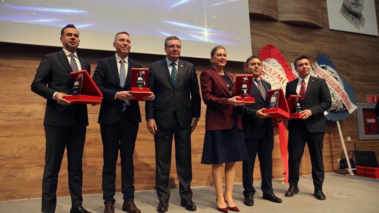 Ege Bölgesi'nin Başarılı İsimleri Ödüllendirildi