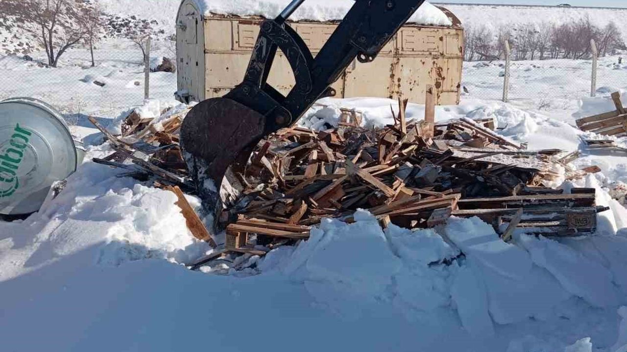 Eğil Belediyesi Okul İçin Sıcak Ortam Yaratıyor