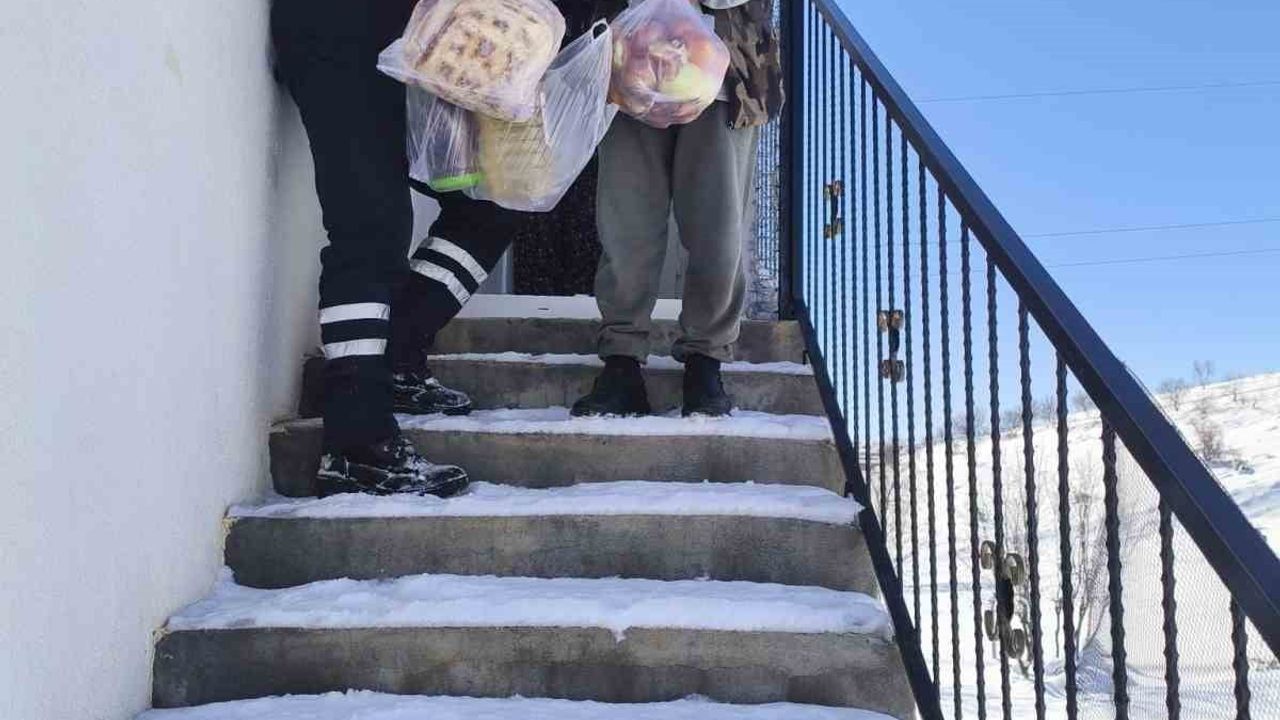 Eğil'de Vatandaşların Erzak İhtiyaçları Giderildi