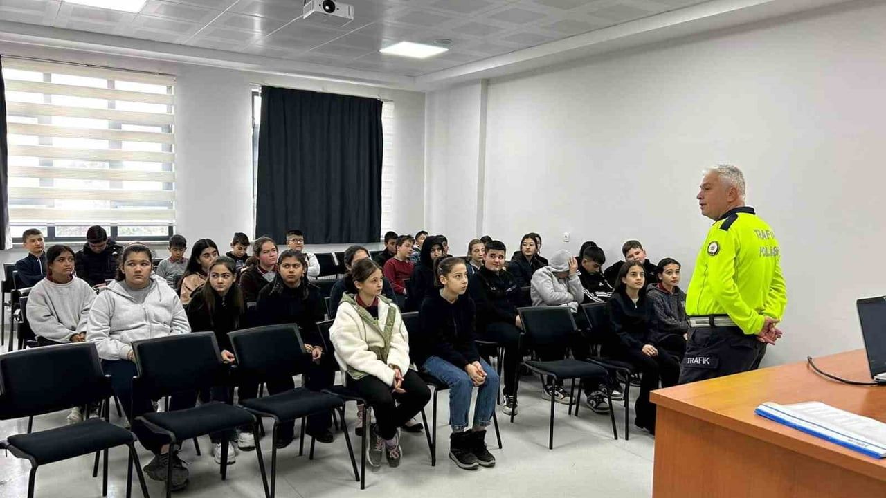 Eğirdir'de 135 Öğrenciye Trafik Güvenliği Eğitimi