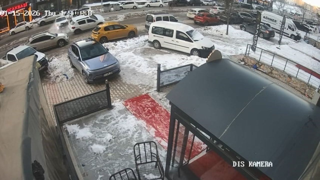 Elazığ'da 3 Aracın Karıştığı Kaza: 1 Yaralı