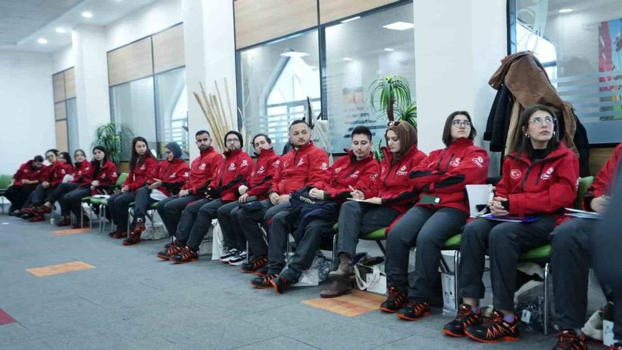 Elazığ'da Arama Kurtarma Eğitimleri Devam Ediyor