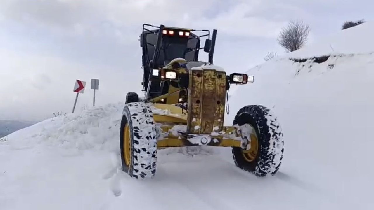 Elazığ'da Kapalı 310 Köy Yolu İçin Çalışmalar Devam Ediyor