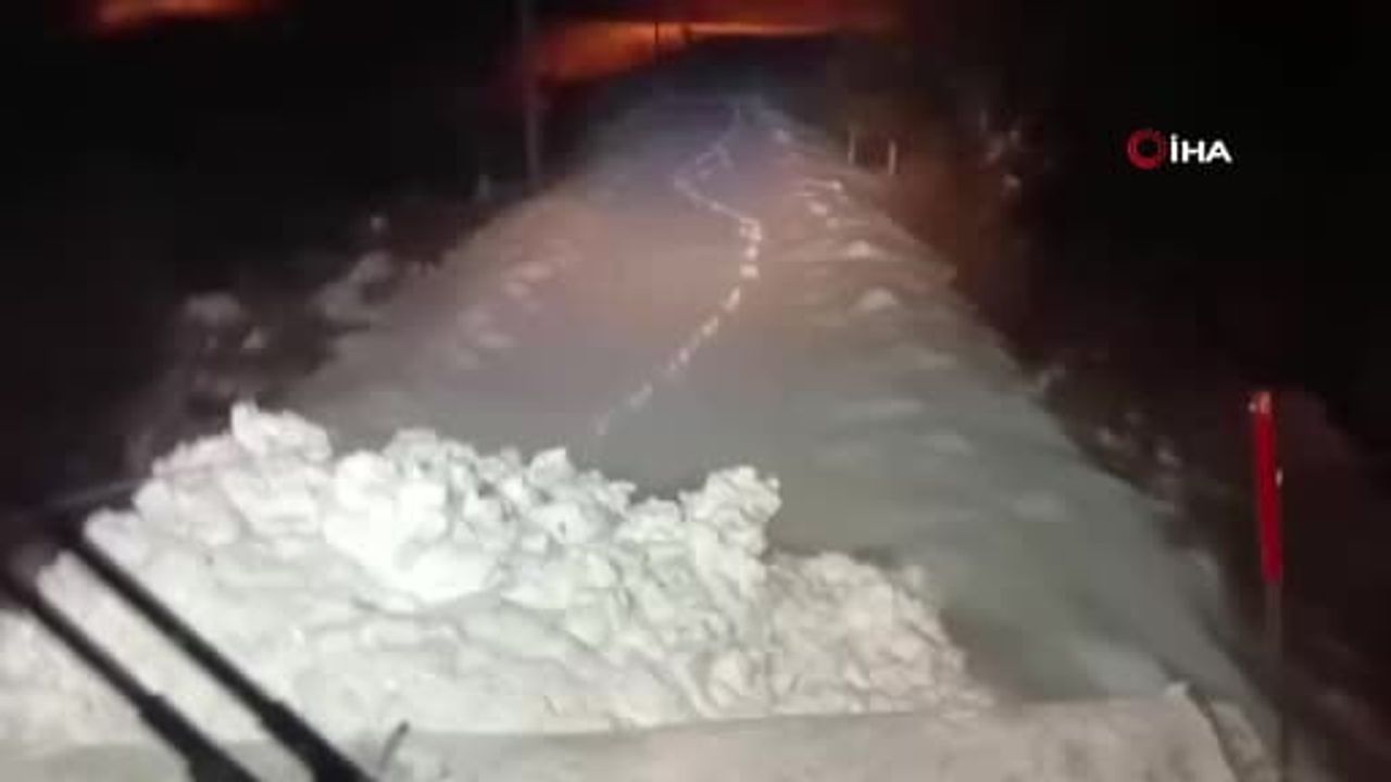 Elazığ'da Kapanan 67 Köy Yolunun Açılması İçin Çalışmalar Devam Ediyor