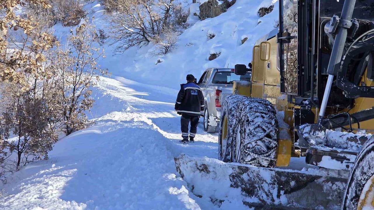 Elazığ'da Kar nedeniyle Kapanan Köy Yollarının Durumu