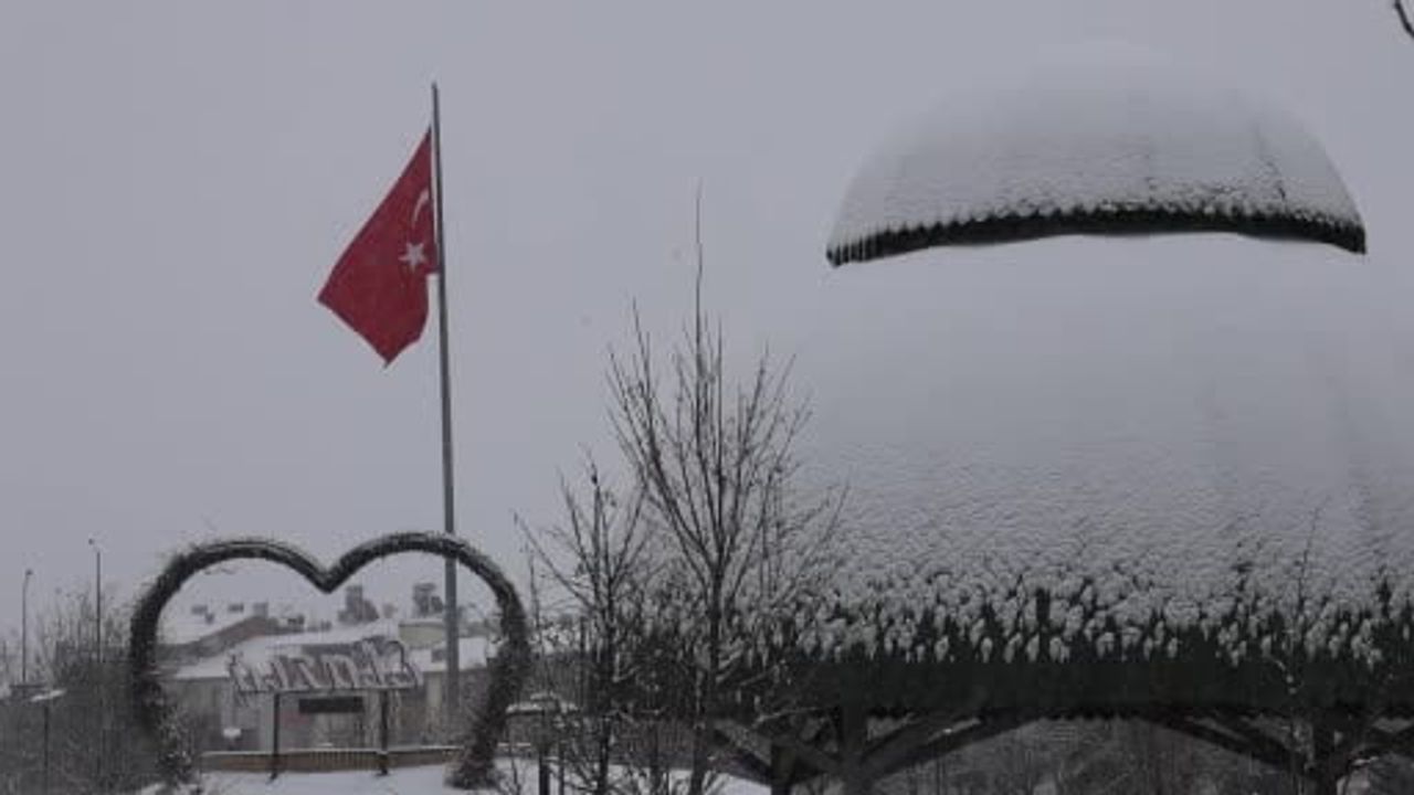 Elazığ'da Kar Yağışı Etkisini Gösteriyor