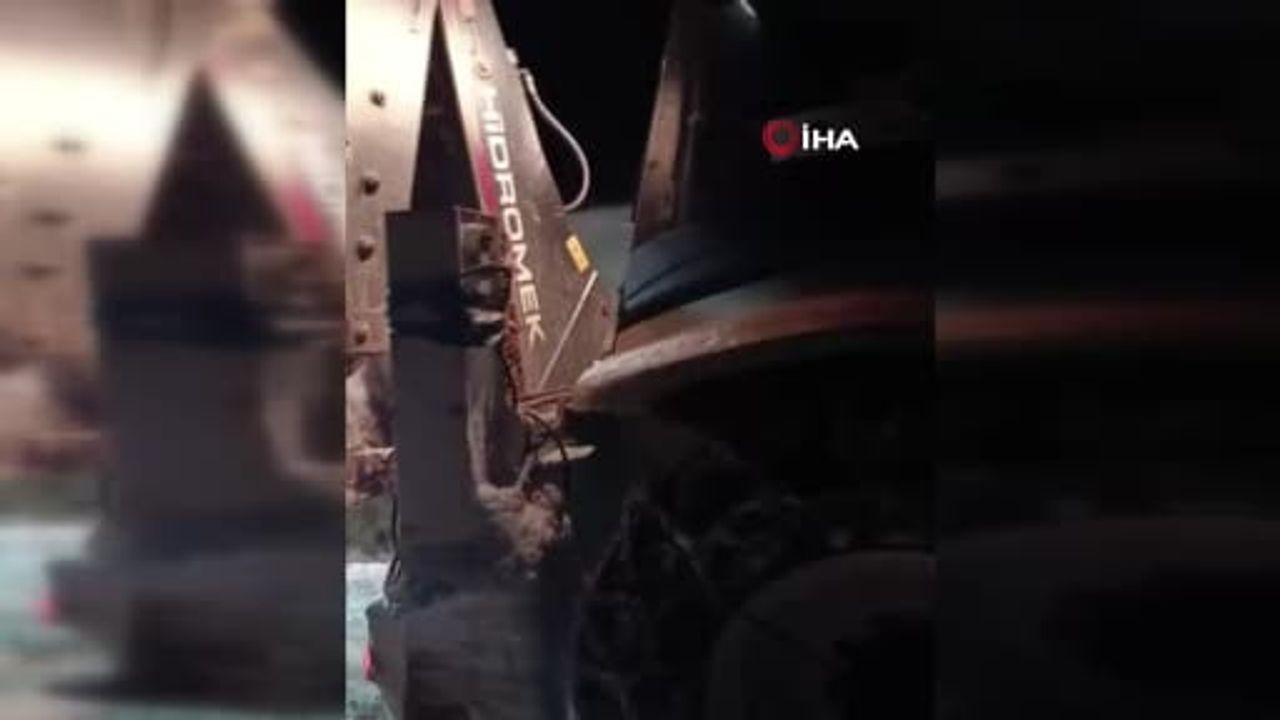 Elazığ'da Kar Yağışı Nedeniyle Mahsur Kalan Araç Kurtarıldı