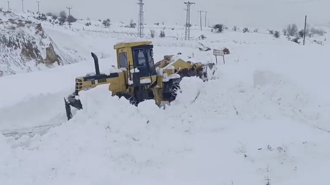 Elazığ'da Kar Yağışı Sonrası Yol Açma Çalışmaları