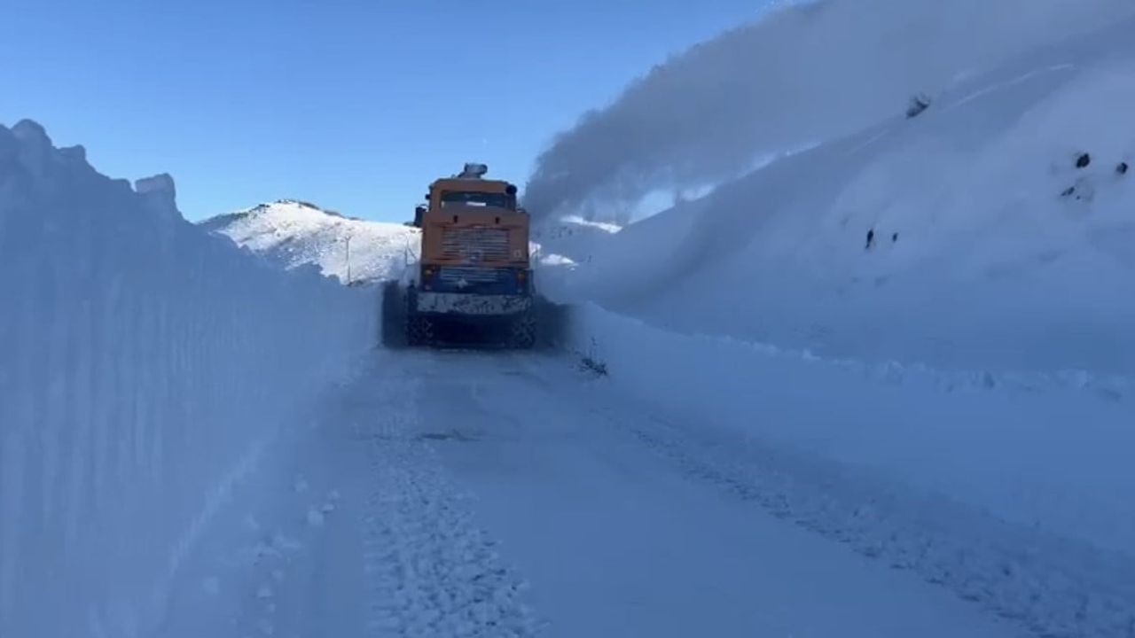 Elazığ'da Karla Mücadele Çalışmaları Devam Ediyor
