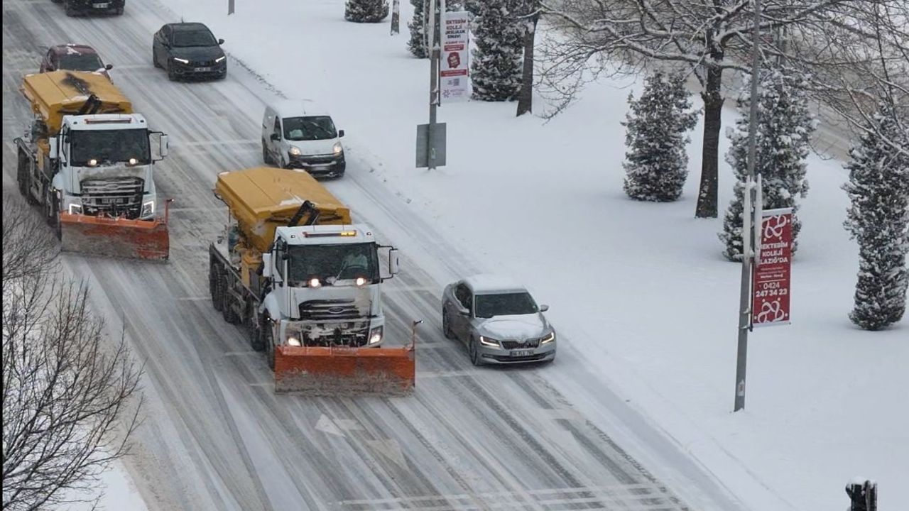 Elazığ'da Karla Mücadele Çalışmaları Devam Ediyor