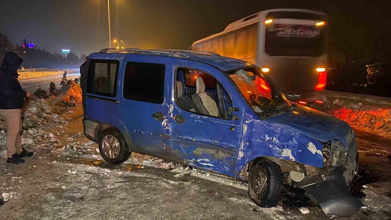 Elazığ'da Trafik Kazası: 4 Yaralı