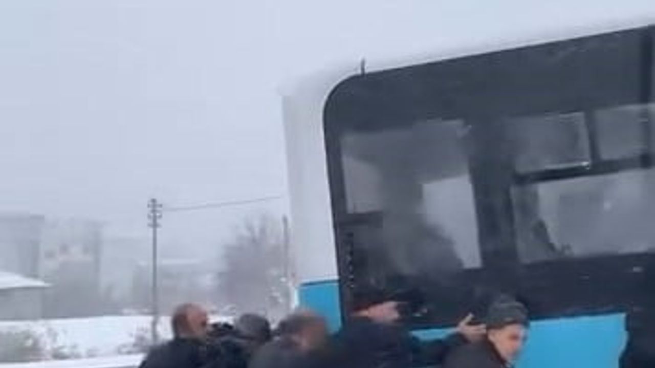 Elazığ'da Yağışa Rağmen Yardımlaşma