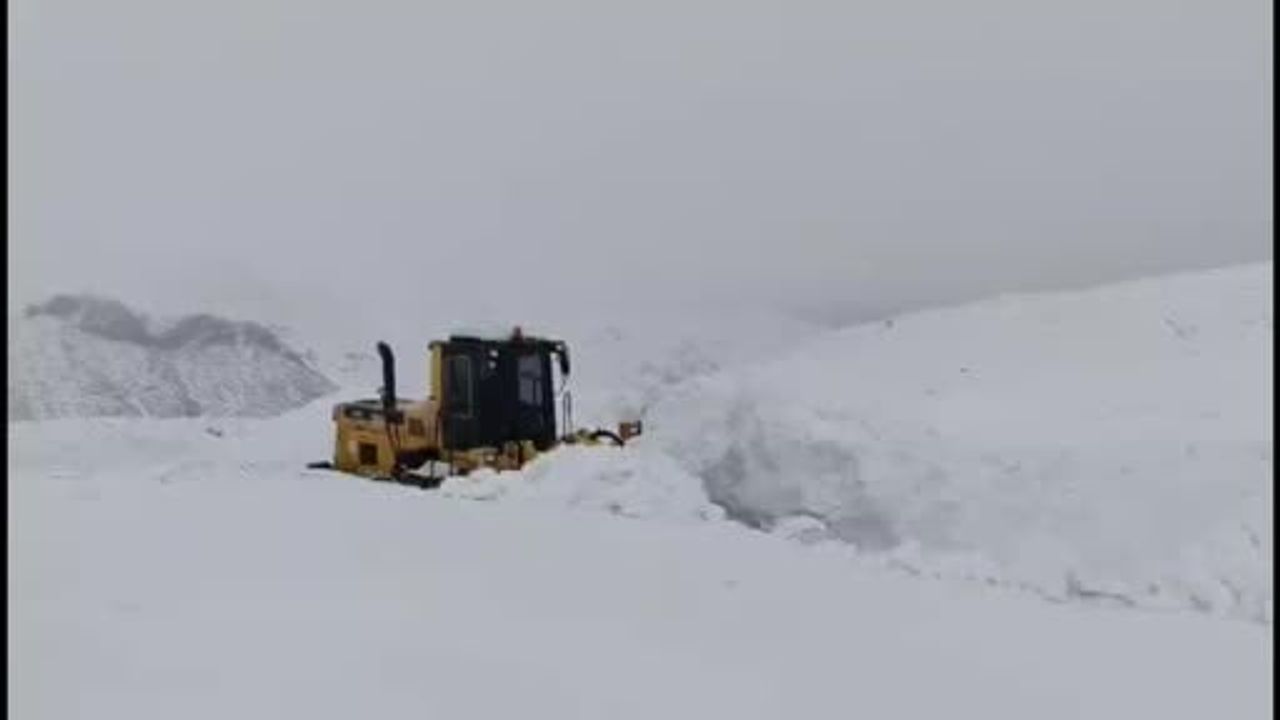 Elazığ’da Yoğun Kar Yağışı: 533 Köy Yolu Kapandı