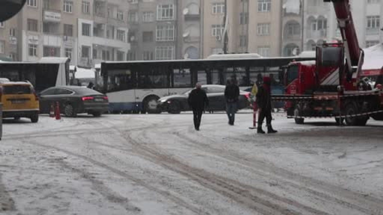 Elazığ'da Yoğun Kar Yağışı Başladı