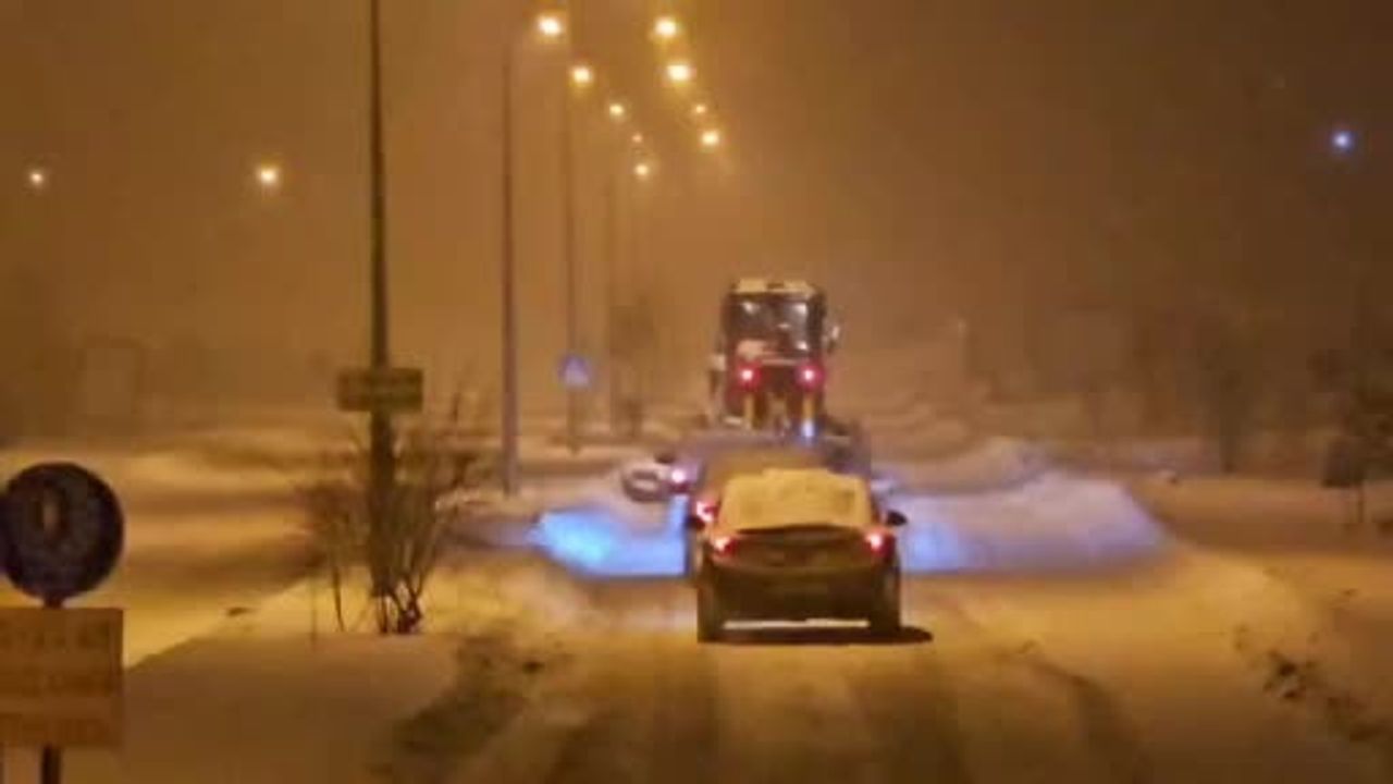 Elazığ'da Yoğun Kar Yağışı Etkili Olmaya Devam Ediyor