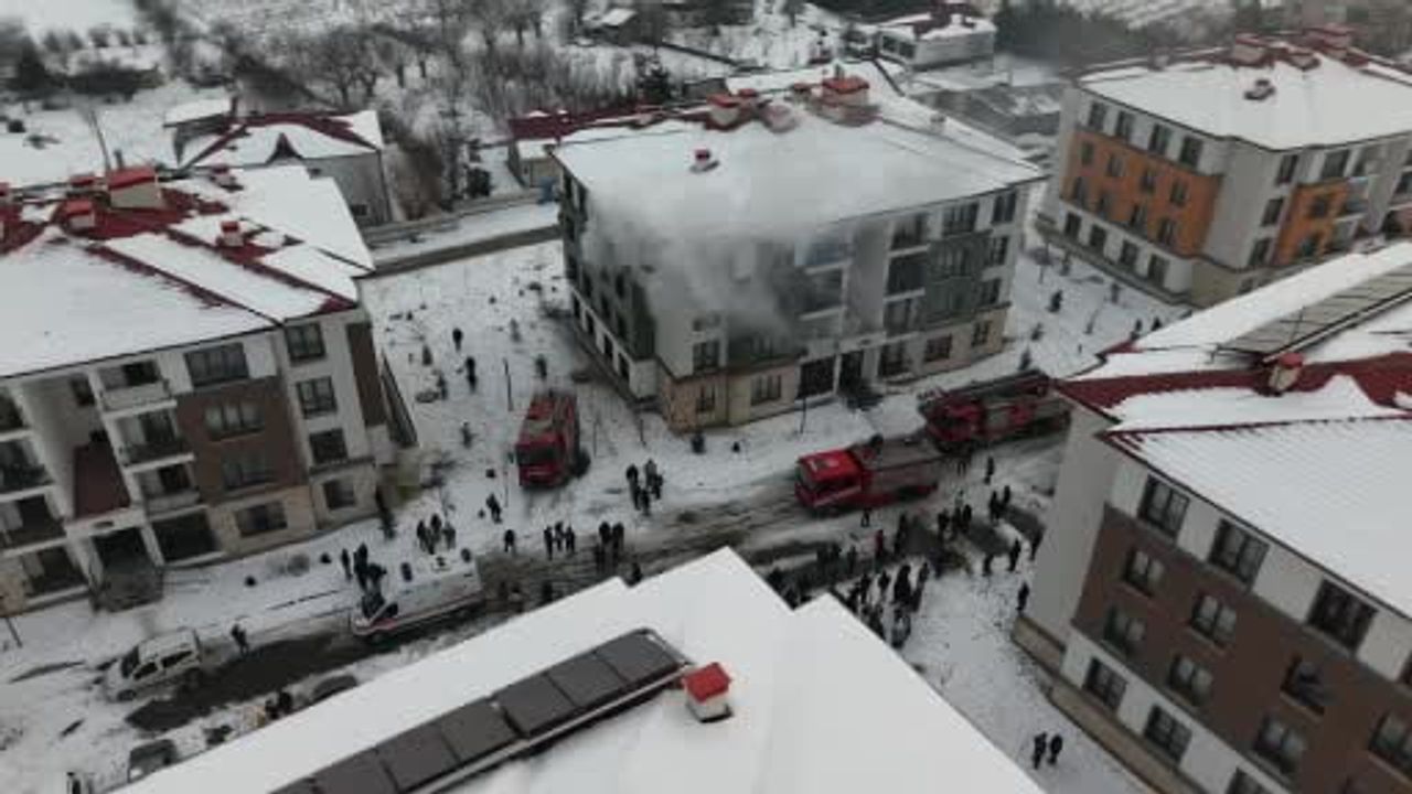 Elazığ'daki Yangında 11 Kişi Hastaneye Kaldırıldı