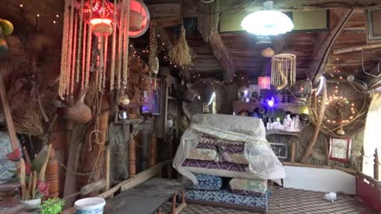 Emekli Vatandaşın Bahçesine Kurduğu Mini Müze