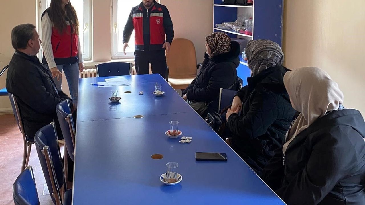 Emet'te Eğitim: Okul Personeline Hijyen Semineri