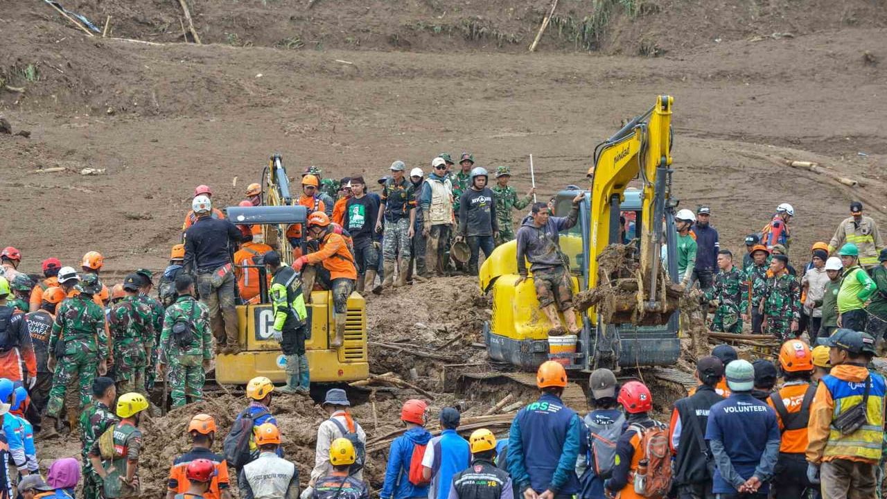 Endonezya'daki Toprak Kaymasında Can Kaybı 25'e Ulaştı