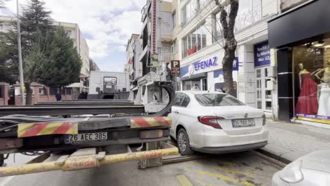 Engelli ve Tur Otobüsü Park Alanlarına Park Eden Araçlar Çekildi