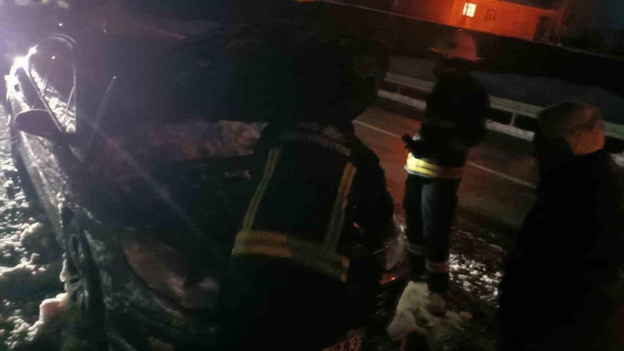 Erciş'te Seyir Halindeki Araçta Yangın Çıktı