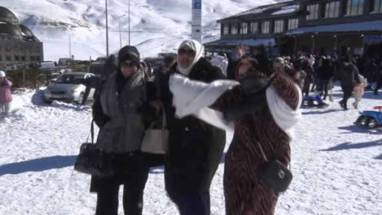 Erciyes Kayak Merkezi'nde Hafta Sonu Yoğunluğu