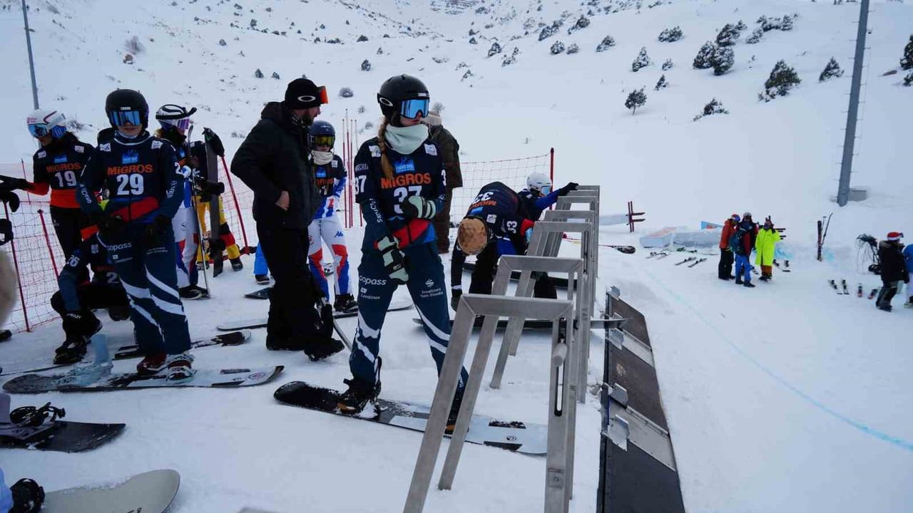 Ergan Dağı'nda Snowboard Cross Avrupa Kupası Heyecanı
