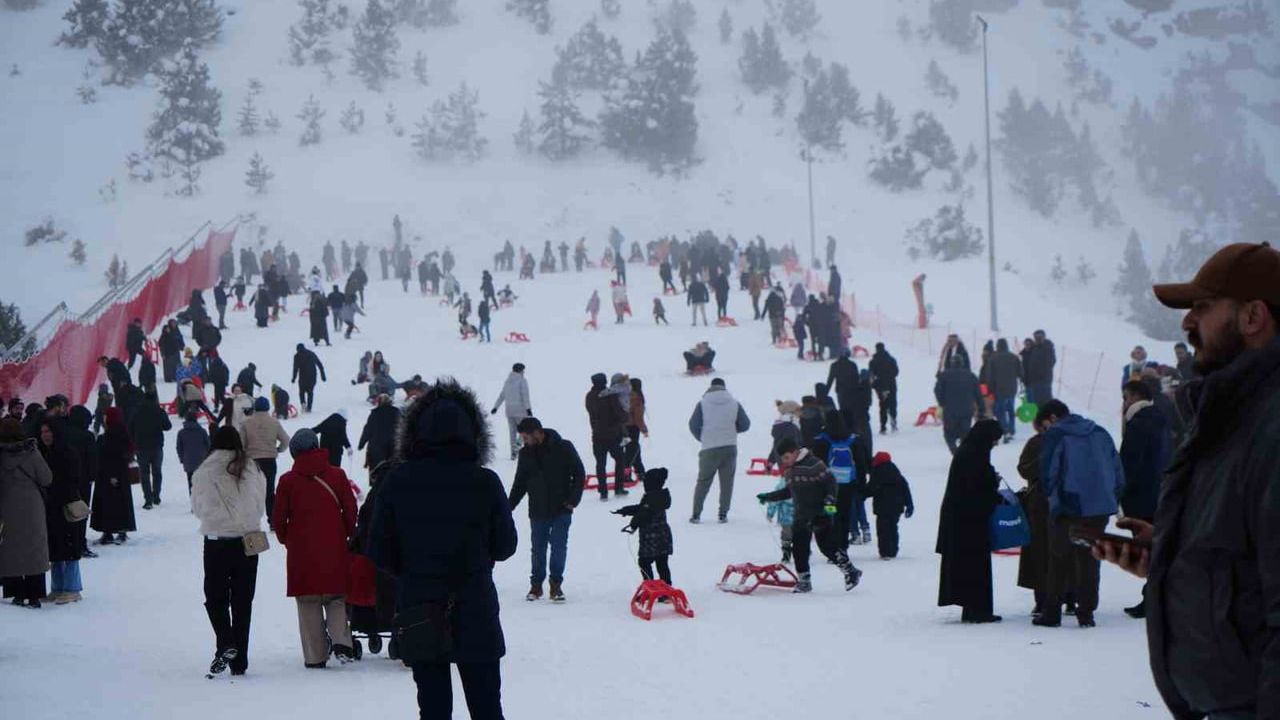 Ergan Kayak Merkezi'nde Kış Eğlencesi