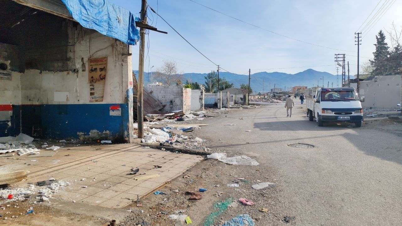 Erzin'deki Küçük Sanayi Sitesi Yıkılıyor