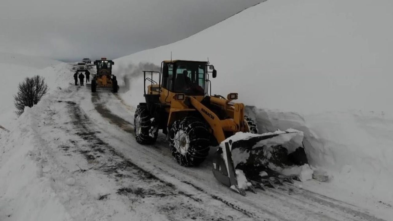 Erzincan'da 328 Köy Yolu Kar Nedeniyle Ulaşıma Kapandı