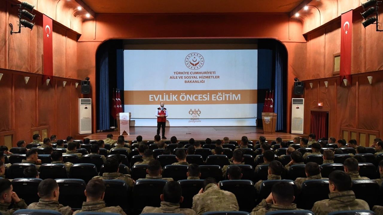 Erzincan'da Askerlere Evlilik Öncesi Eğitim Verildi