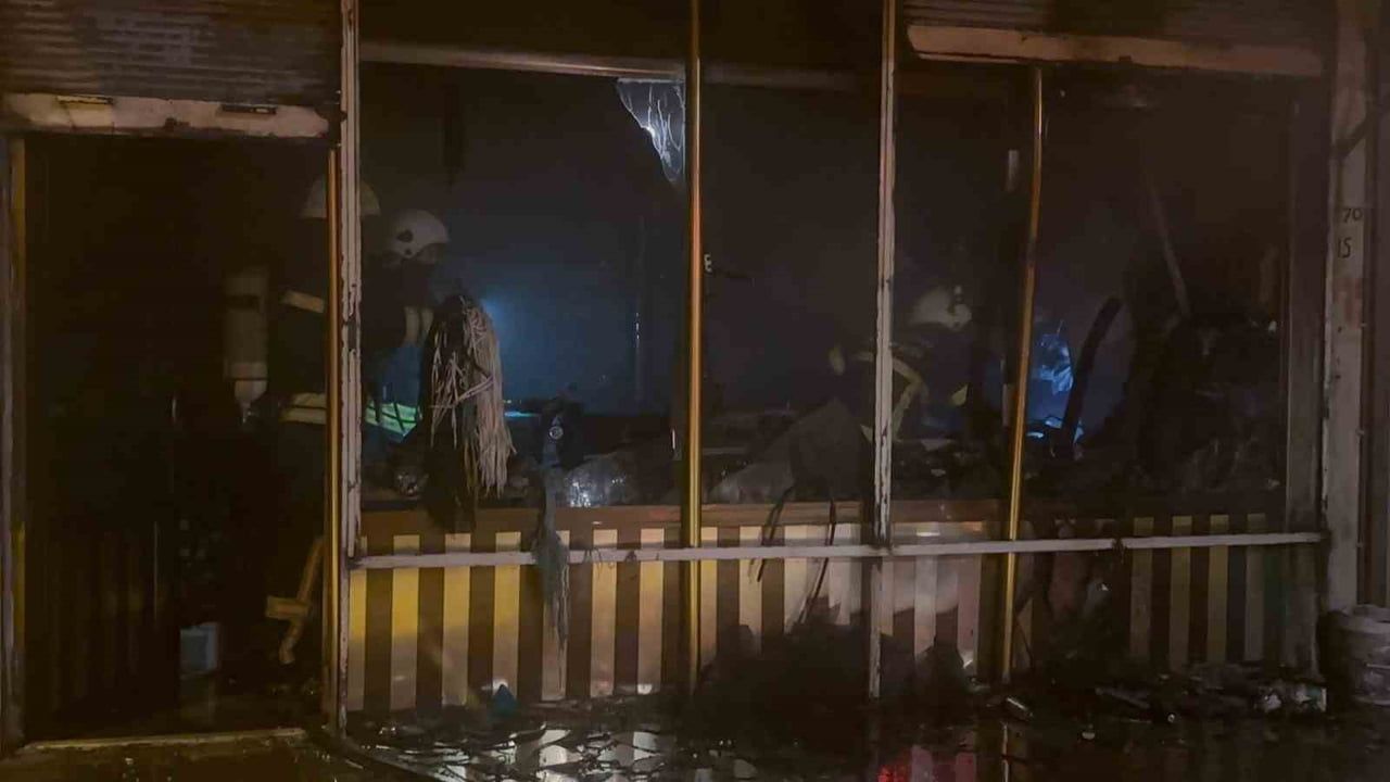 Erzincan'da Çantacı Dükkânında Yangın Paniği