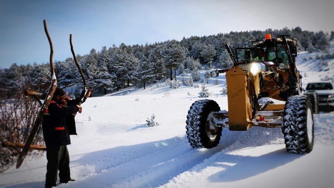 Erzincan’da Kar Yağışı 56 Köy Yolunu Kapadı