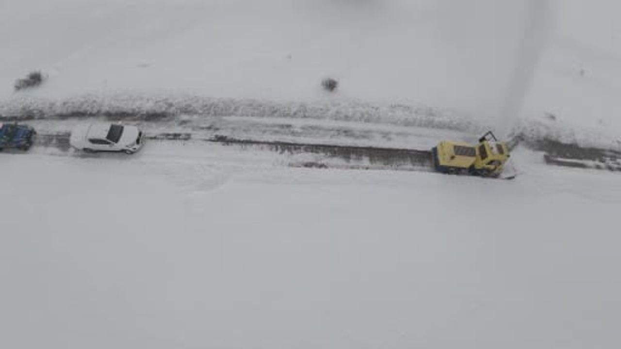 Erzincan'da Kar Yağışı Sebebiyle 328 Köy Yolu Kapandı