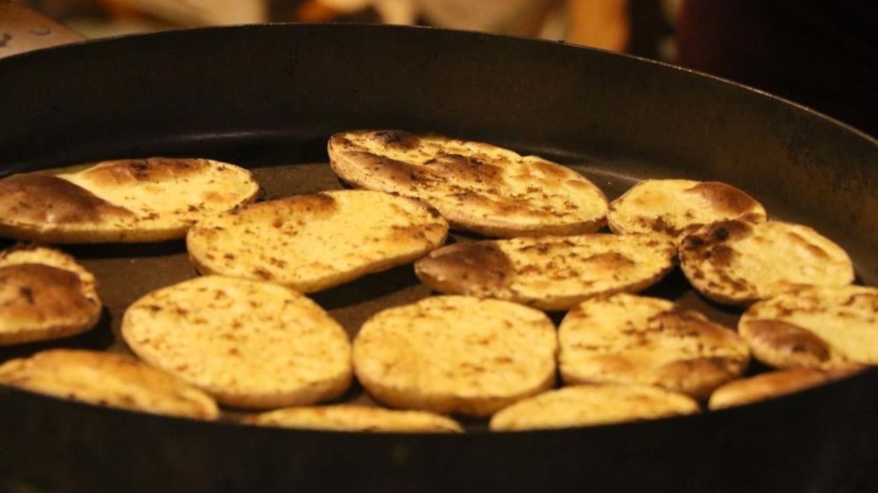 Erzincan'da Kış Gecelerinin Vazgeçilmez Lezzeti: Kaşarlı Patates