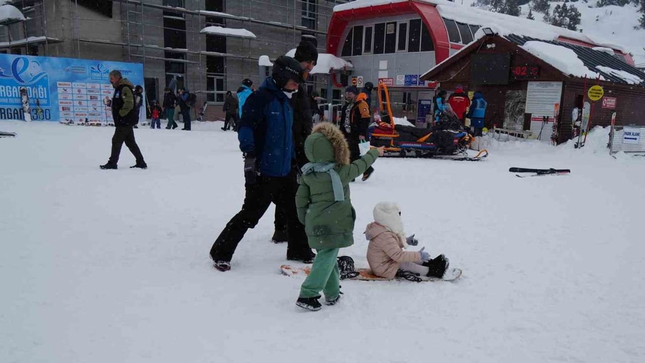 Erzincan Ergan Kayak Merkezi'nde Sömestir Yoğunluğu