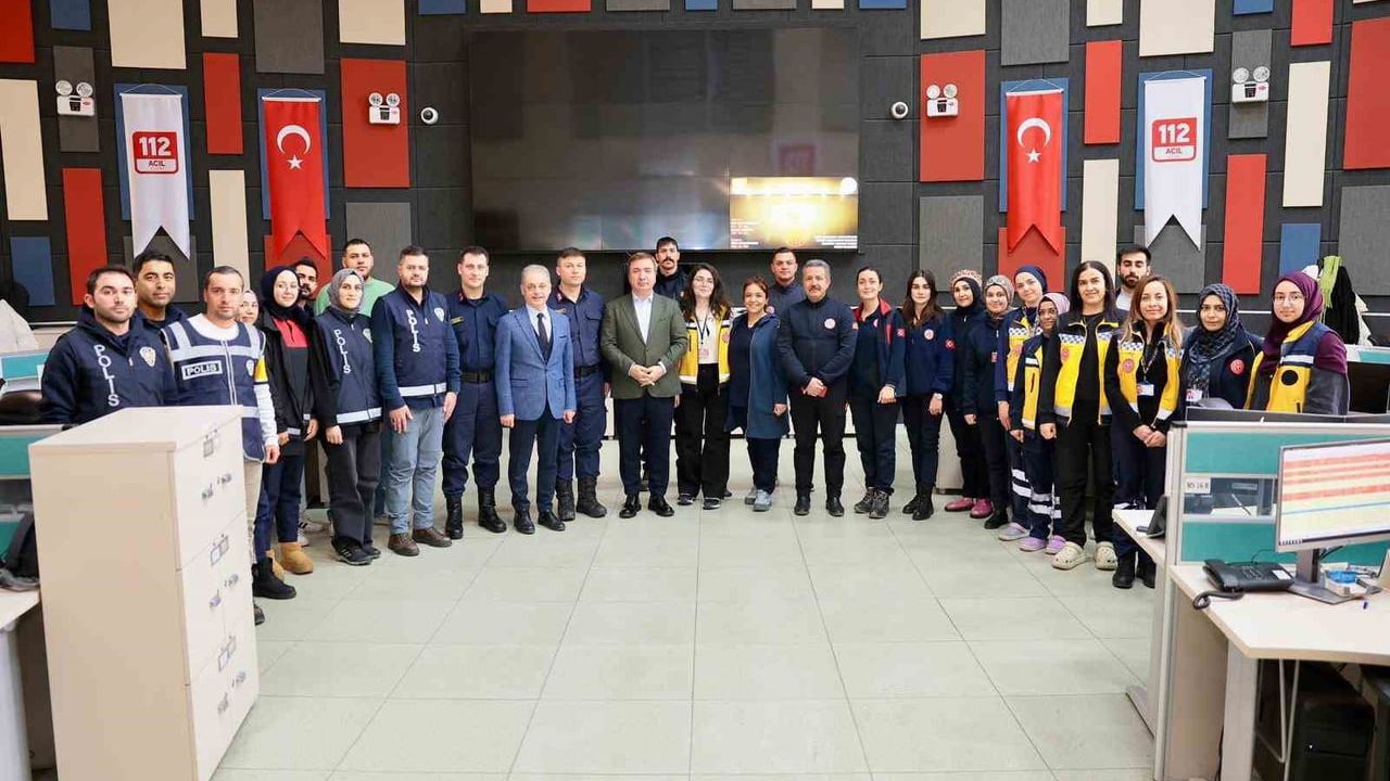 Erzincan Valisi Aydoğdu 112 Acil Çağrı Merkezi'nde