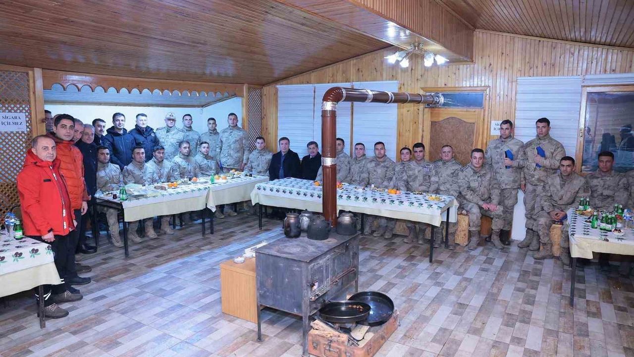 Erzincan Valisi, Jandarma Personeline Yeni Yıl Ziyareti Gerçekleştirdi