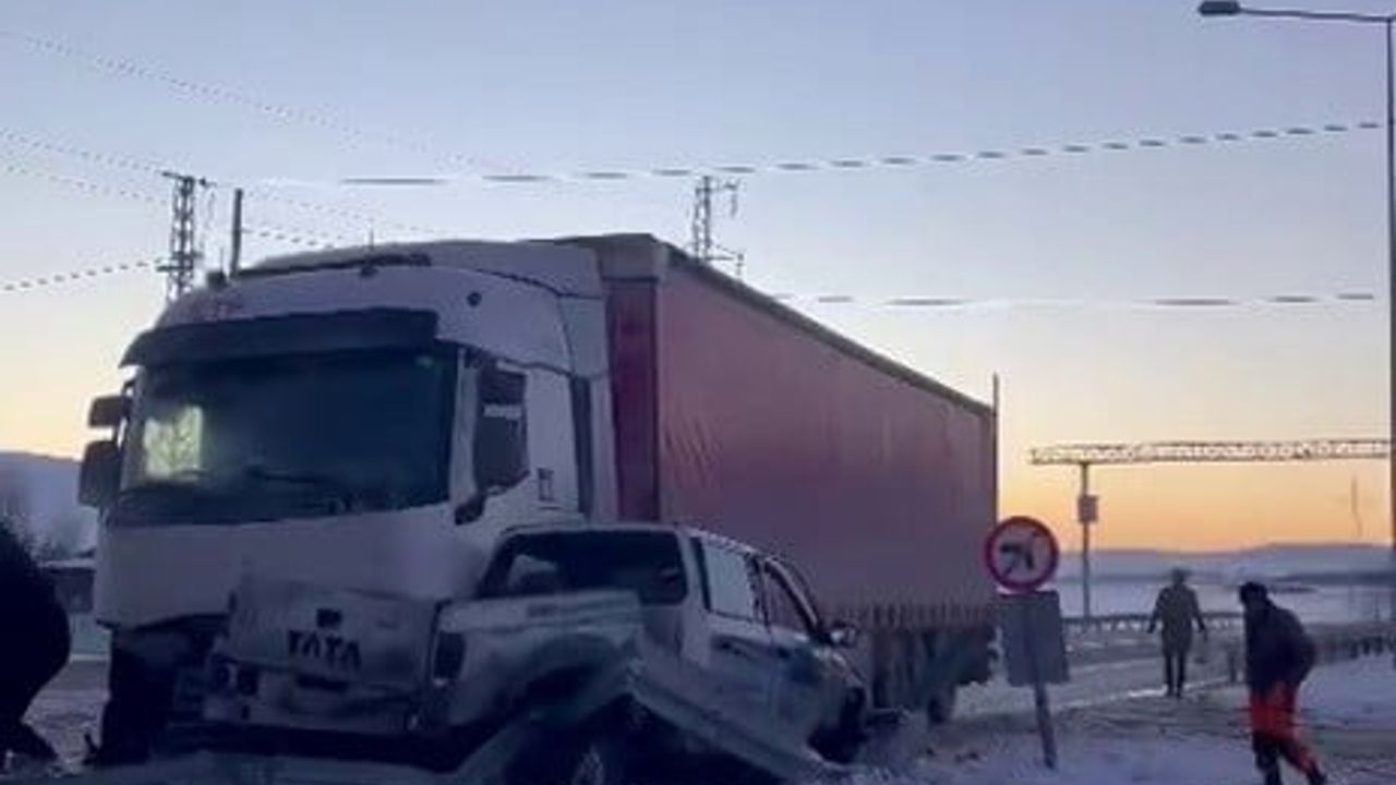 Erzurum'da Buzlanma Kaynaklı Trafik Kazaları Artıyor